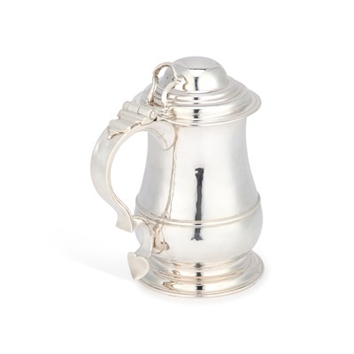 Lot 354 - A GEORGE II SILVER LIDDED TANKARD