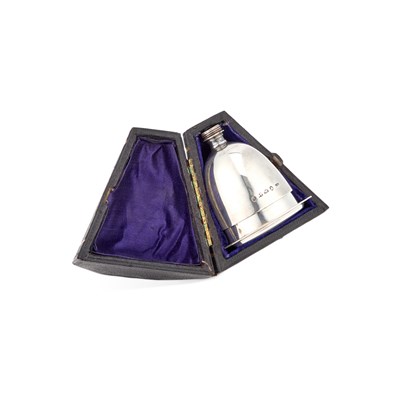 Lot 291 - A VICTORIAN SILVER TRAVELLING COMMUNION SET