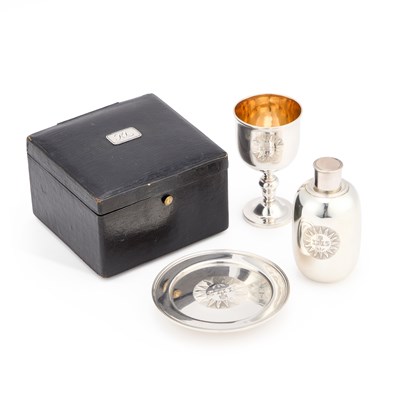 Lot 321 - A GEORGE IV SILVER THREE-PIECE TRAVELLING COMMUNION SET