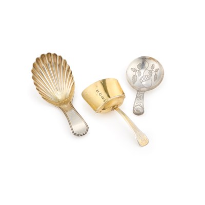 Lot 204 - THREE GEORGE III SILVER CADDY SPOONS