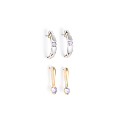 Lot 461 - TWO PAIRS OF TANZANITE EARRINGS