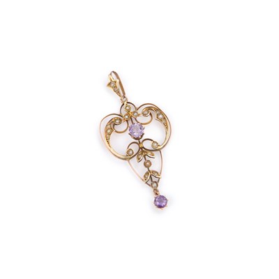 Lot 494 - AN EDWARDIAN AMETHYST AND SEED PEARL PENDANT