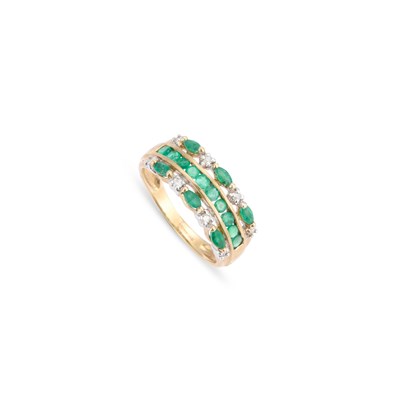 Lot 400 - A 9 CARAT GOLD EMERALD AND DIAMOND BAND RING