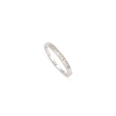 Lot 436 - A 9 CARAT WHITE GOLD HALF HOOP RING