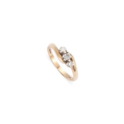 Lot 426 - A 9 CARAT GOLD DIAMOND THREE STONE RING