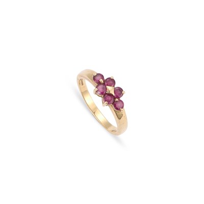 Lot 448 - A 9 CARAT GOLD GARNET CLUSTER RING