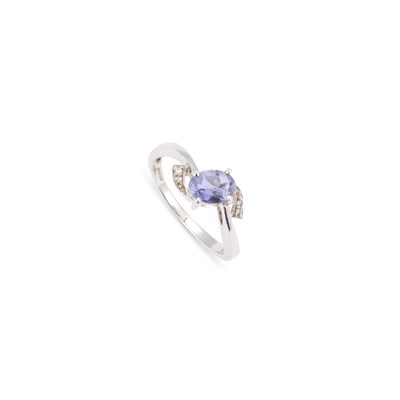 Lot 422 - A 9 CARAT WHITE GOLD TANZANITE AND DIAMOND RING