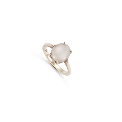 Lot 381 - A WHITE STAR SAPPHIRE RING