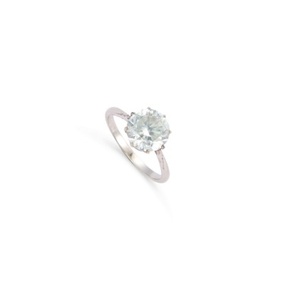 Lot 369 - A SOLITAIRE WHITE ZIRCON RING