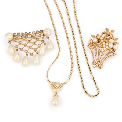 Lot 373 - CHRISTIAN DIOR, A GROUP OF GOLD TONE JEWELLERY