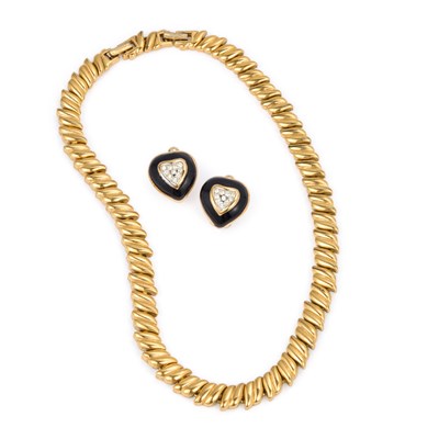 Lot 371 - NINA RICCI, A GOLD TONE NECKLACE AND PAIR OF CLIP EARRINGS