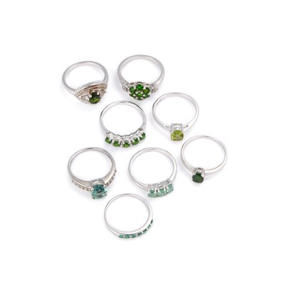 Lot 408 - A GROUP OF GREEN GEMSTONE-SET RINGS