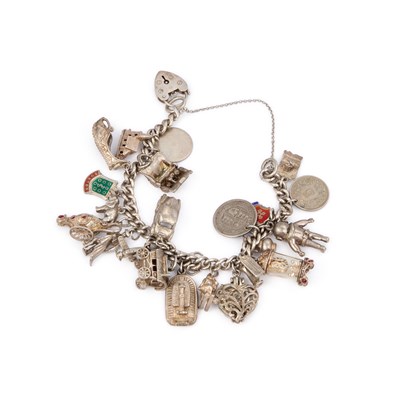 Lot 504 - A SILVER CURB LINK CHARM BRACELET
