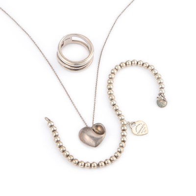 Lot 383 - TIFFANY & CO, A GROUP OF JEWELLERY