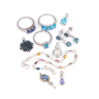 Lot 429 - A GROUP OF GEM-SET JEWELLERY