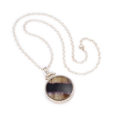 Lot 462 - DAVID SCOTT WALKER, A BLUE JOHN SILVER PENDANT ON CHAIN