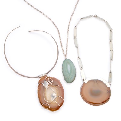 Lot 386 - THREE LARGE AGATE PENDANT NECKLACES