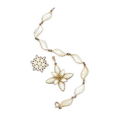 Lot 379 - A GROUP OF NORWEGIAN ENAMEL JEWELLERY