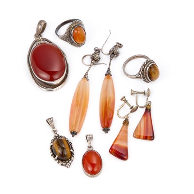 Lot 401 - A GROUP OF GEM-SET JEWELLERY