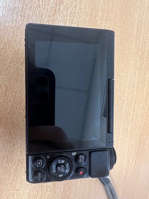 Lot 194 - A CANON POWERSHOT G7X DIGITAL CAMERA
