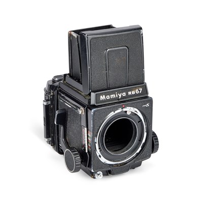Lot 183 - A MAMIYA RB67 PROFESSIONAL S CAMERA BODY AND A PRO S 120 ROLL FILM BACK