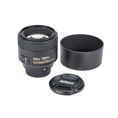 Lot 174 - A NIKON AF-S NIKKOR 85MM F/ 1.8G AUTOFOCUS CAMERA LENS