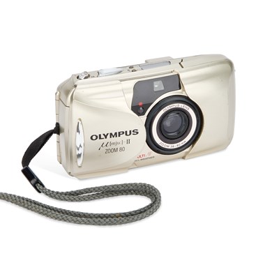 Lot 175 - AN OLYMPUS MJU-II ZOOM 80 ALL-WEATHER COMPACT CAMERA