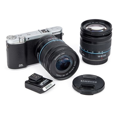 Lot 186 - A SAMSUNG NX3000 MIRRORLESS DIGITAL CAMERA