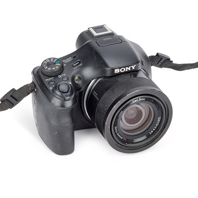 Lot 192 - A SONY CYBERSHOT DSC-HX400V DIGITAL BRIDGE CAMERA