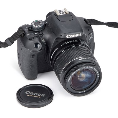 Lot 189 - A CANON EOS 600D DSLR CAMERA