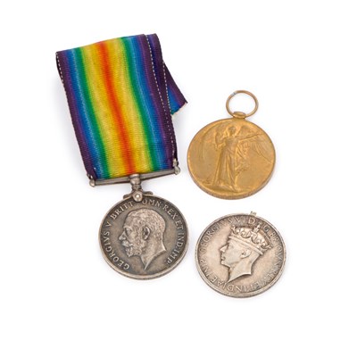 Lot 8 - A FIRST WORLD WAR PAIR AND GEORGE VI G.S.M. FAMILY MEDAL GROUP
