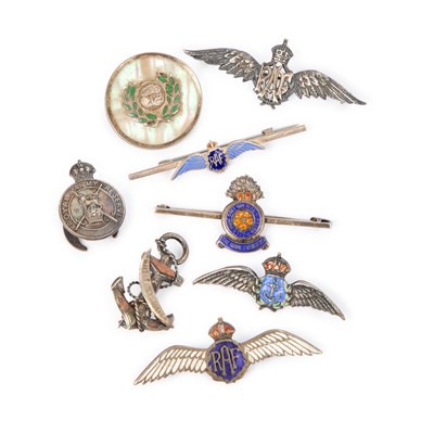 Lot 9 - A GROUP OF SWEETHEART BROOCHES