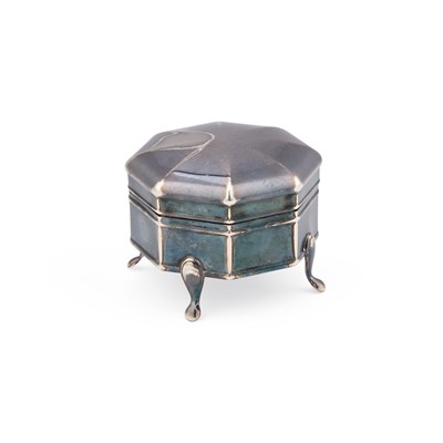 Lot 85 - AN ELIZABETH II SILVER JEWELLERY BOX