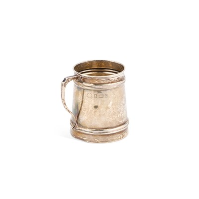 Lot 113 - A GEORGE V SILVER MUG