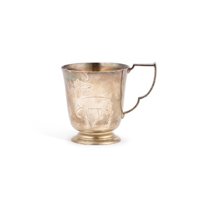 Lot 257 - A GEORGE V SILVER MUG