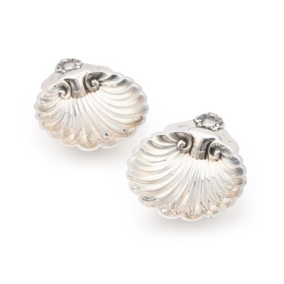 Lot 86 - A PAIR OF ELIZABETH II SILVER BUTTER SHELLS