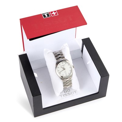 Lot 121 - A GENTS STEEL TISSOT BRACELET WATCH