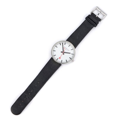 Lot 137 - A GENTS STEEL MONDAINE STRAP WATCH