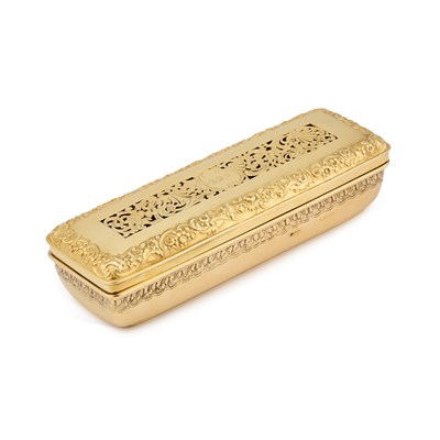 Lot 286 - A FINE GEORGE IV SILVER-GILT DRESSING TABLE BOX