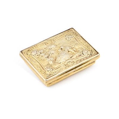 Lot 353 - A GEORGE II SILVER-GILT SNUFF BOX