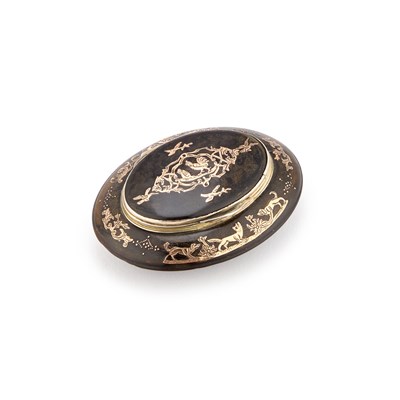 Lot 544 - A GEORGE III GOLD-INLAID TORTOISESHELL SNUFF BOX