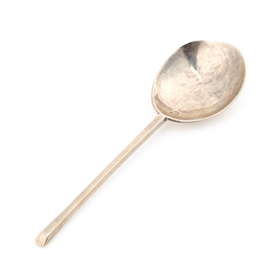 Lot 211 - A CHARLES I SILVER SLIP-TOP SPOON