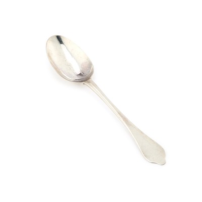 Lot 201 - A QUEEN ANNE SILVER DOG-NOSE SPOON