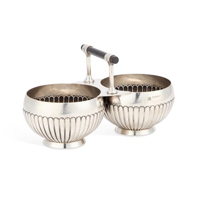 Lot 314 - A VICTORIAN SILVER DOUBLE SUGAR BOWL