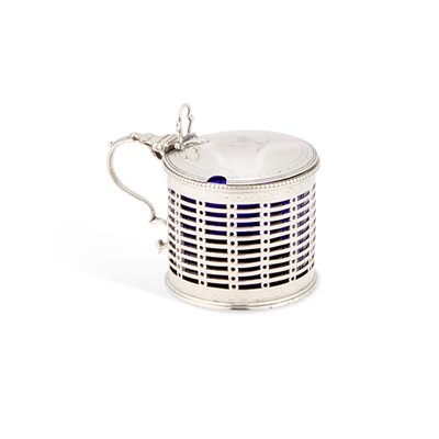 Lot 346 - A GEORGE III SILVER MUSTARD POT