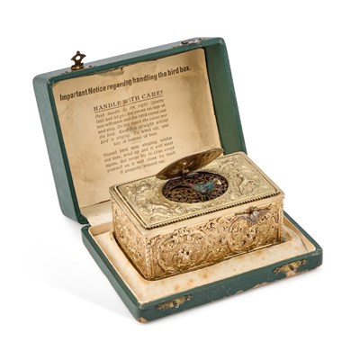 Lot 162 - A SWISS SILVER-GILT MUSICAL SINGING BIRD BOX