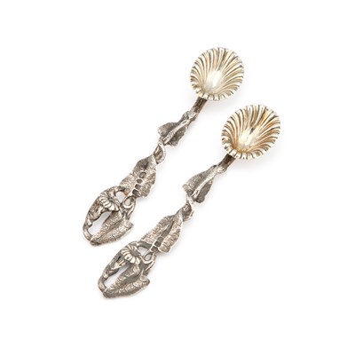 Lot 318 - A PAIR OF VICTORIAN SILVER CONDIMENT SPOONS