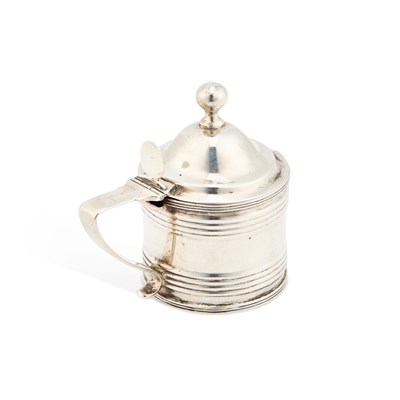 Lot 347 - NEWCASTLE: A GEORGE III SILVER MUSTARD POT