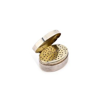 Lot 328 - A GEORGE III SILVER VINAIGRETTE