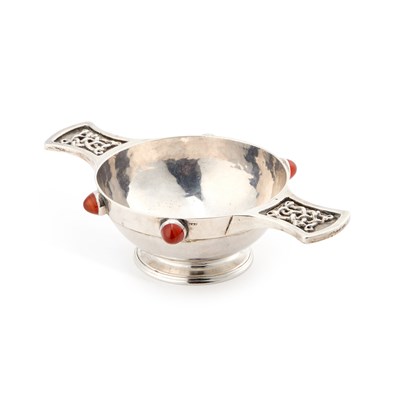 Lot 198 - A GEORGE V SCOTTISH SILVER QUAICH